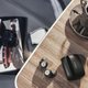 Los Jabra Elite 85t ofrecen cancelación activa de ruida y traen un estuche de carga inalámbrico.